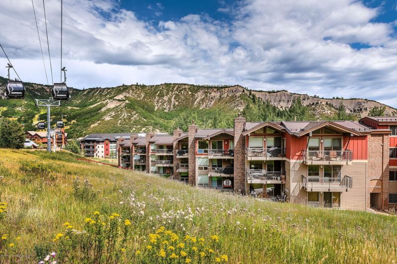 the enclave snowmass in summer