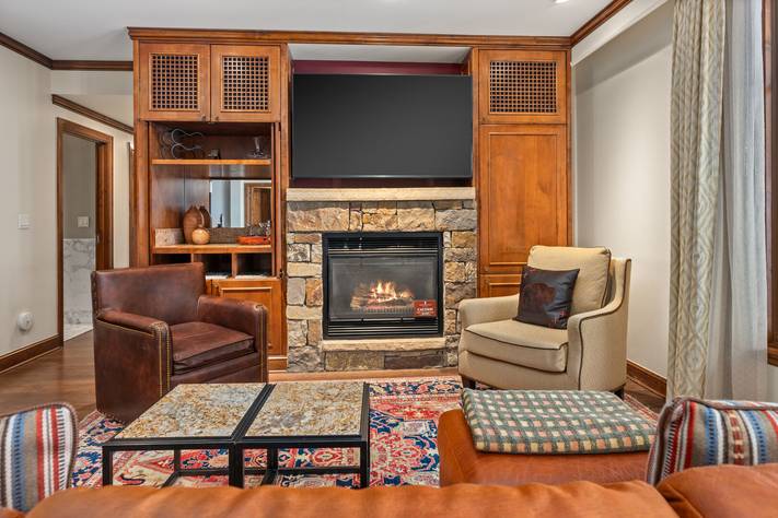 Ritz Cartlon Club 3 Bedroom elkhorn 8208. 