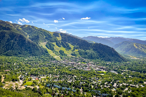 Aspen hikes from town Smuggler